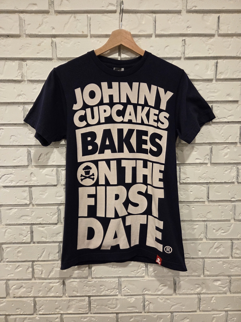 Johnny Cupcakes BAKES ON THE FIRST DATE